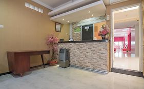 RedDoorz near MT Haryono Semarang