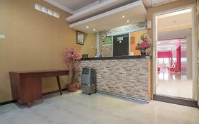 RedDoorz near MT Haryono Semarang